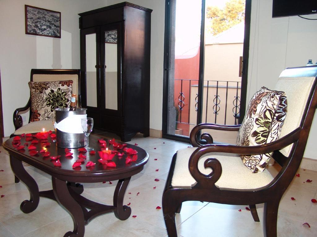 Casa Del Tio Hotel Boutique Σαν Μιγκέλ ντε Αγιέντε Δωμάτιο φωτογραφία A suite at the hotel